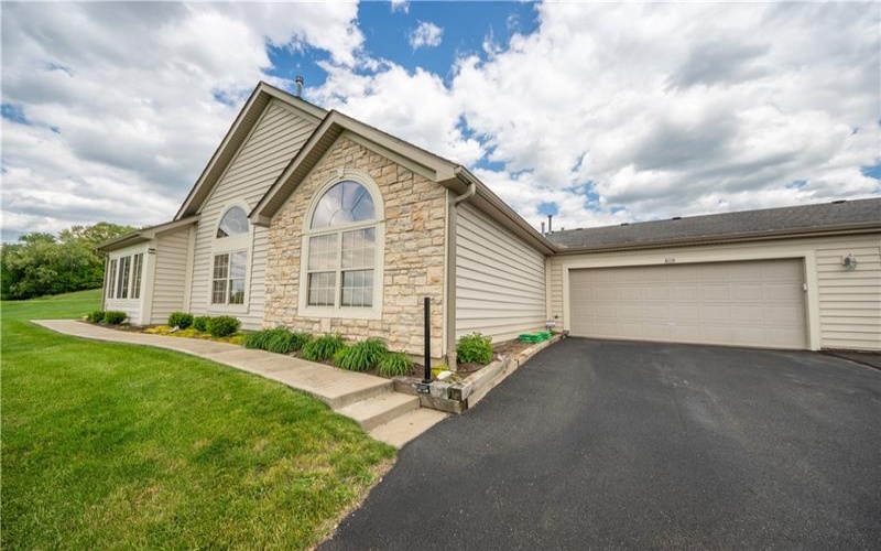 1905 Golf Course Dr, Washington, 15301, 2 Bedrooms Bedrooms, 9 Rooms Rooms,2 BathroomsBathrooms,Residential,For Sale,Golf Course Dr,1753296