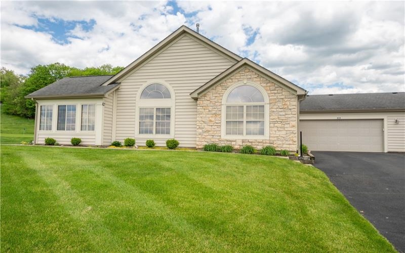 1905 Golf Course Dr, Washington, 15301, 2 Bedrooms Bedrooms, 9 Rooms Rooms,2 BathroomsBathrooms,Residential,For Sale,Golf Course Dr,1753296