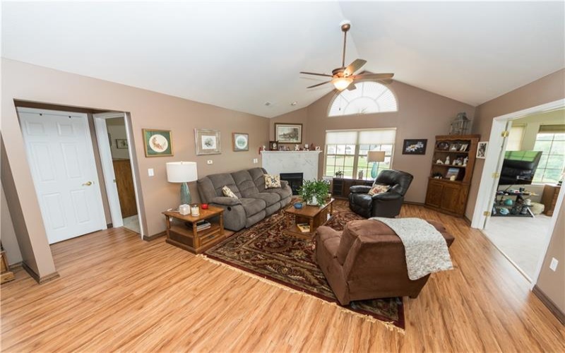 1905 Golf Course Dr, Washington, 15301, 2 Bedrooms Bedrooms, 9 Rooms Rooms,2 BathroomsBathrooms,Residential,For Sale,Golf Course Dr,1753296