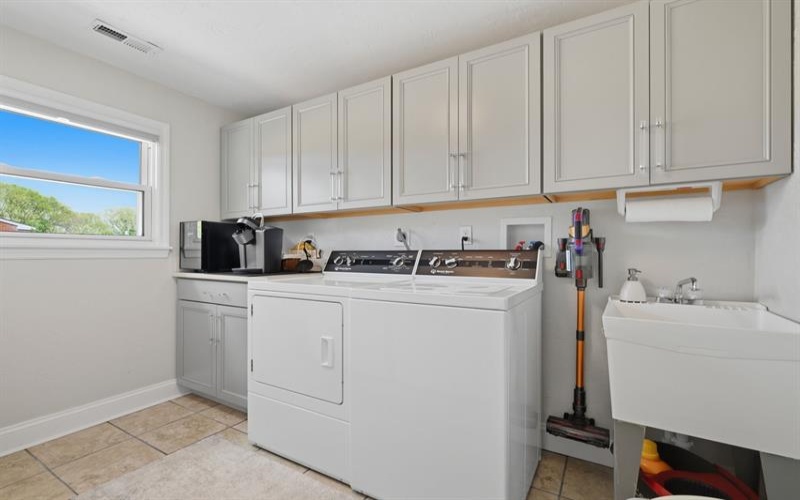 4209 Frederick DRIVE, New Kensington, 15068, 3 Bedrooms Bedrooms, 11 Rooms Rooms,2.1 BathroomsBathrooms,Residential,For Sale,Frederick,1753681