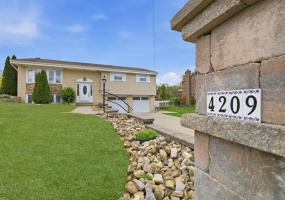 4209 Frederick DRIVE, New Kensington, 15068, 3 Bedrooms Bedrooms, 11 Rooms Rooms,2.1 BathroomsBathrooms,Residential,For Sale,Frederick,1753681