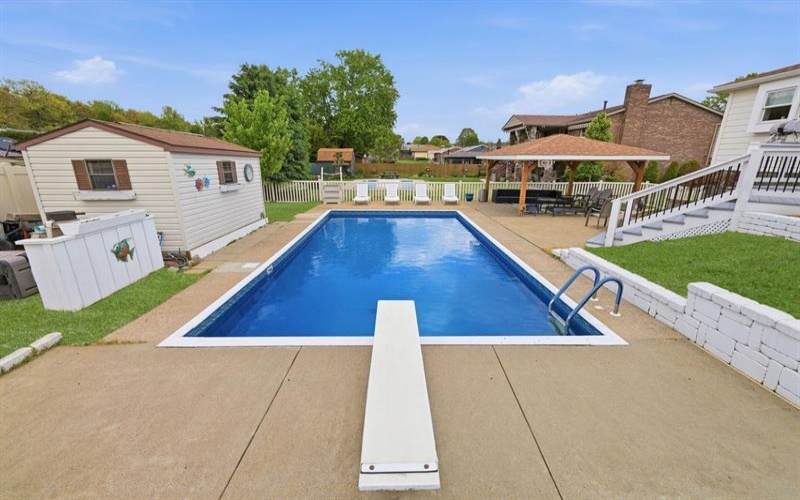 4209 Frederick DRIVE, New Kensington, 15068, 3 Bedrooms Bedrooms, 11 Rooms Rooms,2.1 BathroomsBathrooms,Residential,For Sale,Frederick,1753681