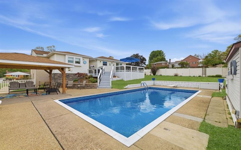 4209 Frederick DRIVE, New Kensington, 15068, 3 Bedrooms Bedrooms, 11 Rooms Rooms,2.1 BathroomsBathrooms,Residential,For Sale,Frederick,1753681