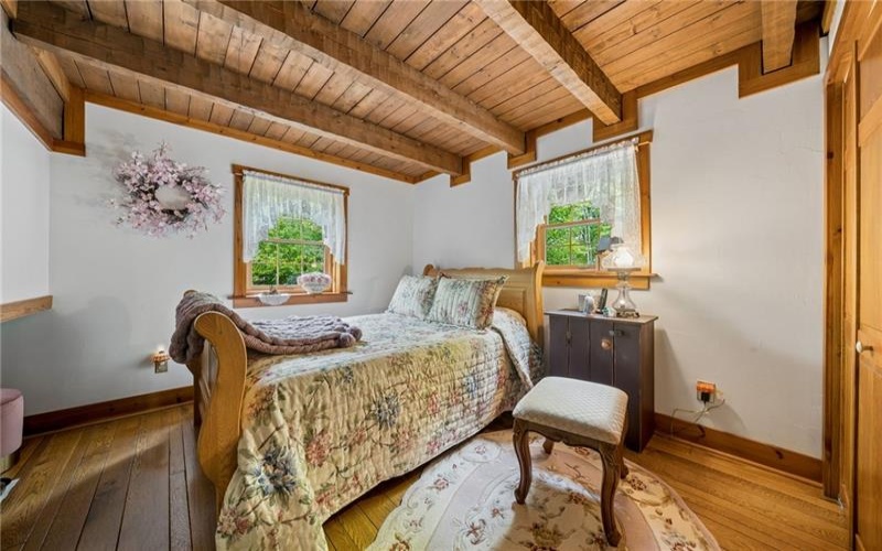 24 McCullough Hill Rd, Amity, 15311, 3 Bedrooms Bedrooms, 10 Rooms Rooms,3 BathroomsBathrooms,Residential,For Sale,McCullough Hill Rd,1753639