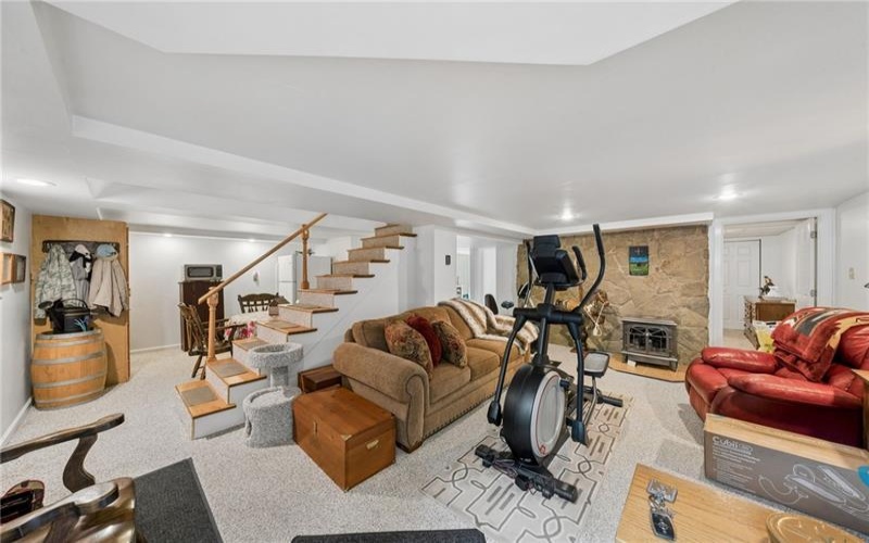 24 McCullough Hill Rd, Amity, 15311, 3 Bedrooms Bedrooms, 10 Rooms Rooms,3 BathroomsBathrooms,Residential,For Sale,McCullough Hill Rd,1753639