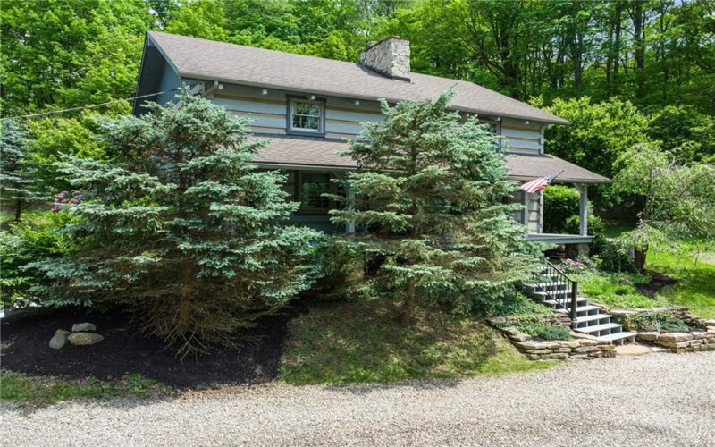 24 McCullough Hill Rd, Amity, 15311, 3 Bedrooms Bedrooms, 10 Rooms Rooms,3 BathroomsBathrooms,Residential,For Sale,McCullough Hill Rd,1753639