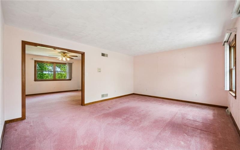 245 Meadow Spring Road, Greensburg, 15601, 4 Bedrooms Bedrooms, 10 Rooms Rooms,3.1 BathroomsBathrooms,Residential,For Sale,Meadow Spring Road,1753738