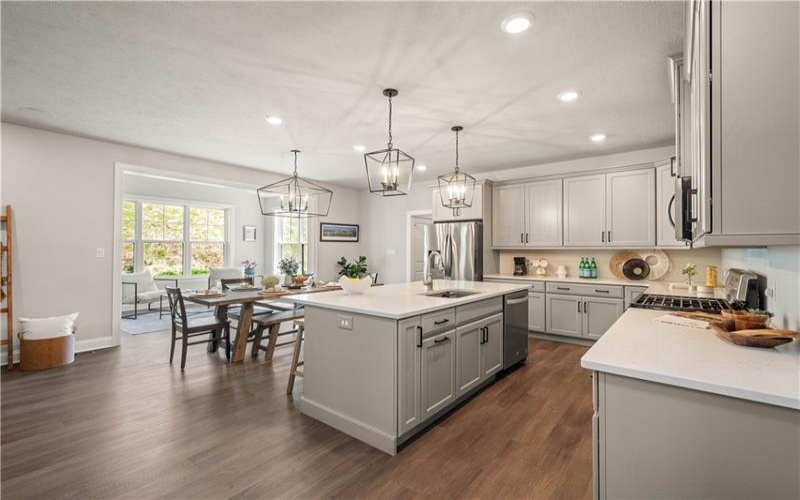 121 Maggie Drive, Eighty Four, 15330, 4 Bedrooms Bedrooms, 9 Rooms Rooms,3.1 BathroomsBathrooms,Residential,For Sale,Maggie Drive,1753767