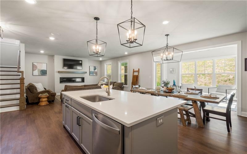 121 Maggie Drive, Eighty Four, 15330, 4 Bedrooms Bedrooms, 9 Rooms Rooms,3.1 BathroomsBathrooms,Residential,For Sale,Maggie Drive,1753767