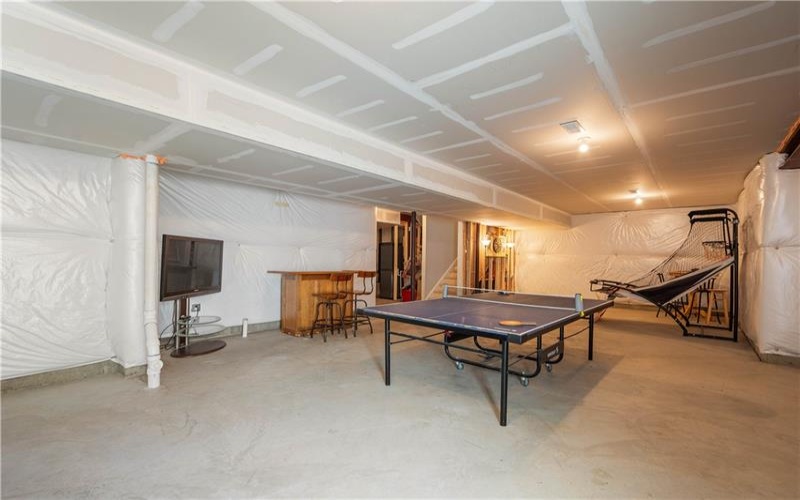 121 Maggie Drive, Eighty Four, 15330, 4 Bedrooms Bedrooms, 9 Rooms Rooms,3.1 BathroomsBathrooms,Residential,For Sale,Maggie Drive,1753767