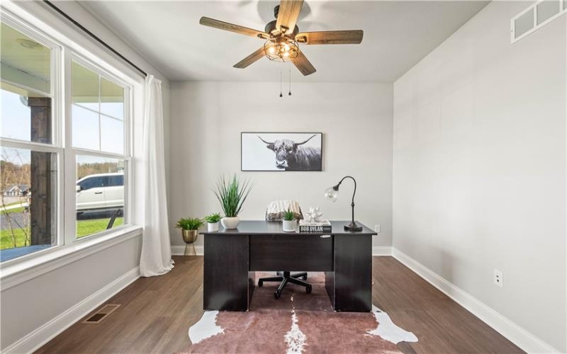 121 Maggie Drive, Eighty Four, 15330, 4 Bedrooms Bedrooms, 9 Rooms Rooms,3.1 BathroomsBathrooms,Residential,For Sale,Maggie Drive,1753767