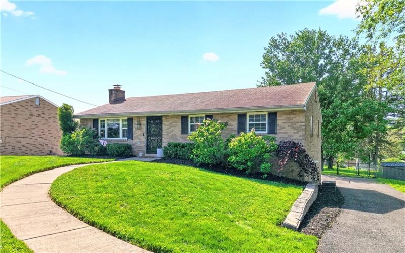4 Meadowcrest Dr, Cecil, 15321, 3 Bedrooms Bedrooms, 8 Rooms Rooms,2 BathroomsBathrooms,Residential,For Sale,Meadowcrest Dr,1753769