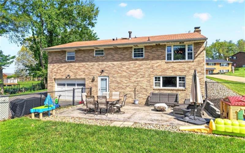 4 Meadowcrest Dr, Cecil, 15321, 3 Bedrooms Bedrooms, 8 Rooms Rooms,2 BathroomsBathrooms,Residential,For Sale,Meadowcrest Dr,1753769