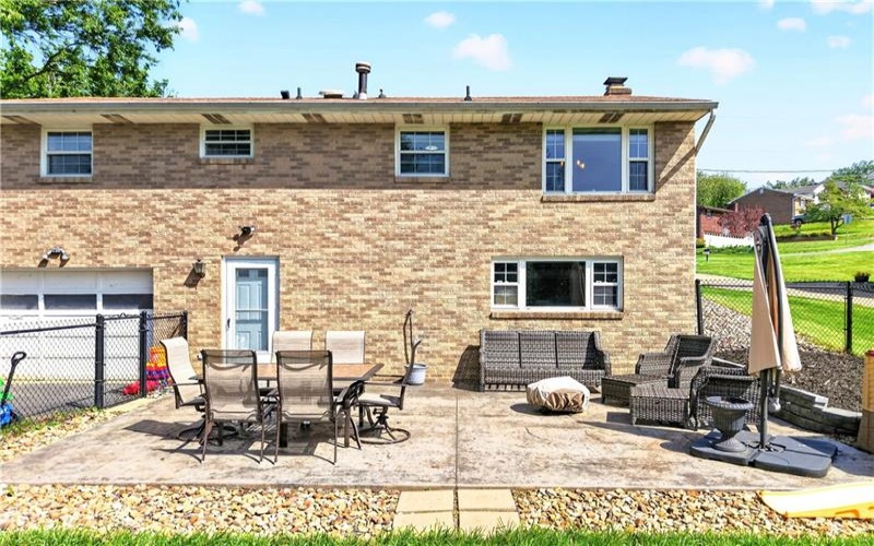 4 Meadowcrest Dr, Cecil, 15321, 3 Bedrooms Bedrooms, 8 Rooms Rooms,2 BathroomsBathrooms,Residential,For Sale,Meadowcrest Dr,1753769