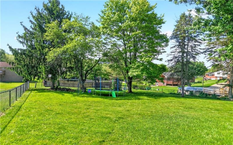 4 Meadowcrest Dr, Cecil, 15321, 3 Bedrooms Bedrooms, 8 Rooms Rooms,2 BathroomsBathrooms,Residential,For Sale,Meadowcrest Dr,1753769