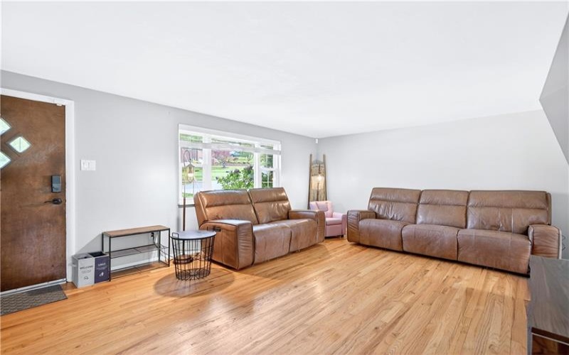 4 Meadowcrest Dr, Cecil, 15321, 3 Bedrooms Bedrooms, 8 Rooms Rooms,2 BathroomsBathrooms,Residential,For Sale,Meadowcrest Dr,1753769