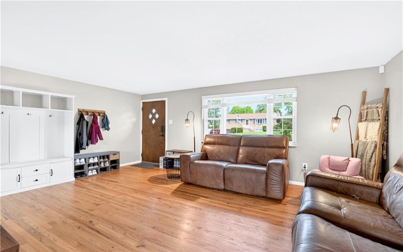 4 Meadowcrest Dr, Cecil, 15321, 3 Bedrooms Bedrooms, 8 Rooms Rooms,2 BathroomsBathrooms,Residential,For Sale,Meadowcrest Dr,1753769