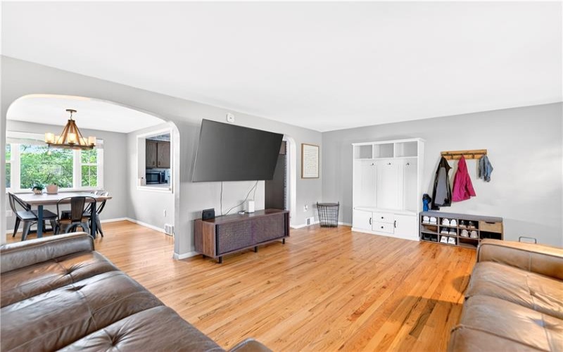 4 Meadowcrest Dr, Cecil, 15321, 3 Bedrooms Bedrooms, 8 Rooms Rooms,2 BathroomsBathrooms,Residential,For Sale,Meadowcrest Dr,1753769