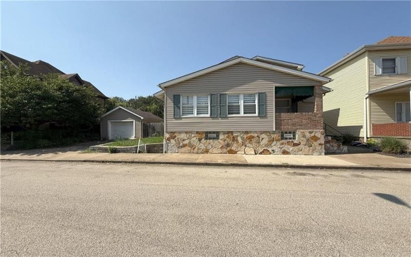 606 Railroad St, Penn, 15675, 3 Bedrooms Bedrooms, ,2.1 BathroomsBathrooms,Residential,For Sale,Railroad St,1753793