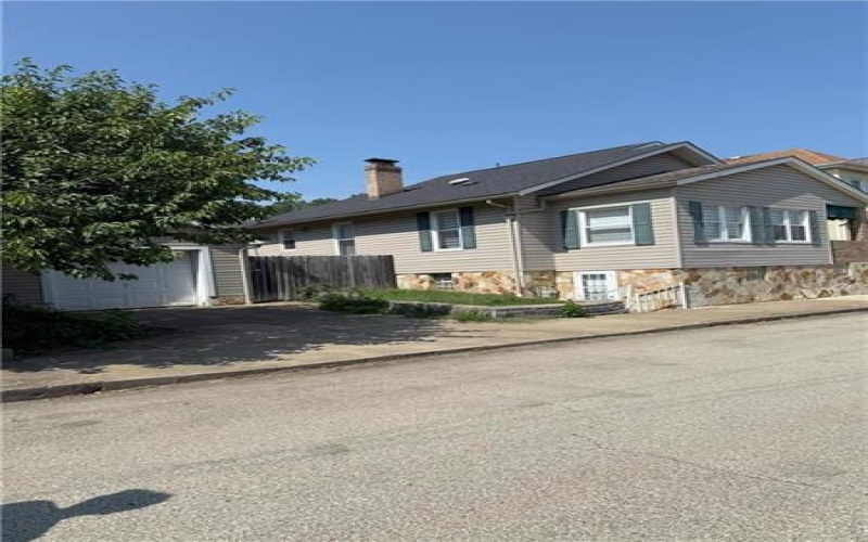606 Railroad St, Penn, 15675, 3 Bedrooms Bedrooms, ,2.1 BathroomsBathrooms,Residential,For Sale,Railroad St,1753793
