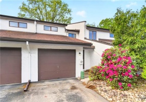 802 Casa Vita Dr, Greensburg, 15601, 2 Bedrooms Bedrooms, 6 Rooms Rooms,2.1 BathroomsBathrooms,Residential,For Sale,Casa Vita Dr,1753407