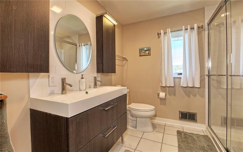 90 Penn Avenue, Irwin, 15642, 2 Bedrooms Bedrooms, 8 Rooms Rooms,1.1 BathroomsBathrooms,Residential,For Sale,Penn Avenue,1753742