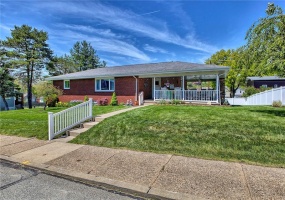 90 Penn Avenue, Irwin, 15642, 2 Bedrooms Bedrooms, 8 Rooms Rooms,1.1 BathroomsBathrooms,Residential,For Sale,Penn Avenue,1753742