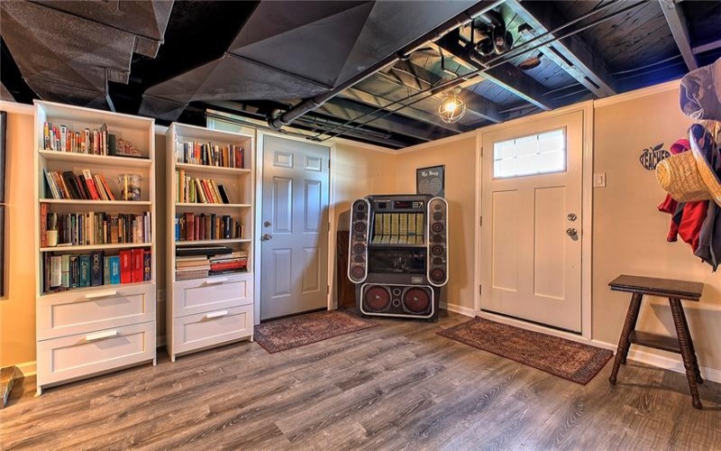 90 Penn Avenue, Irwin, 15642, 2 Bedrooms Bedrooms, 8 Rooms Rooms,1.1 BathroomsBathrooms,Residential,For Sale,Penn Avenue,1753742