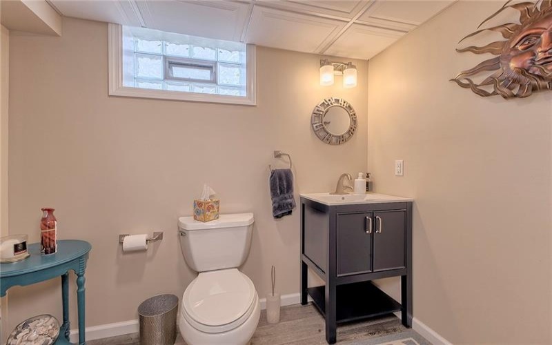 90 Penn Avenue, Irwin, 15642, 2 Bedrooms Bedrooms, 8 Rooms Rooms,1.1 BathroomsBathrooms,Residential,For Sale,Penn Avenue,1753742