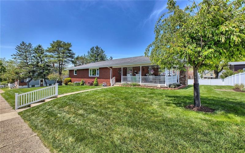 90 Penn Avenue, Irwin, 15642, 2 Bedrooms Bedrooms, 8 Rooms Rooms,1.1 BathroomsBathrooms,Residential,For Sale,Penn Avenue,1753742