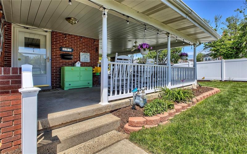 90 Penn Avenue, Irwin, 15642, 2 Bedrooms Bedrooms, 8 Rooms Rooms,1.1 BathroomsBathrooms,Residential,For Sale,Penn Avenue,1753742