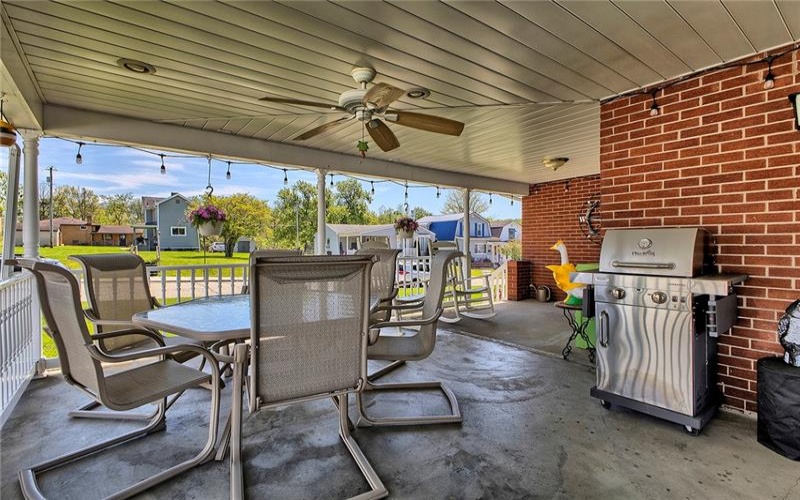 90 Penn Avenue, Irwin, 15642, 2 Bedrooms Bedrooms, 8 Rooms Rooms,1.1 BathroomsBathrooms,Residential,For Sale,Penn Avenue,1753742