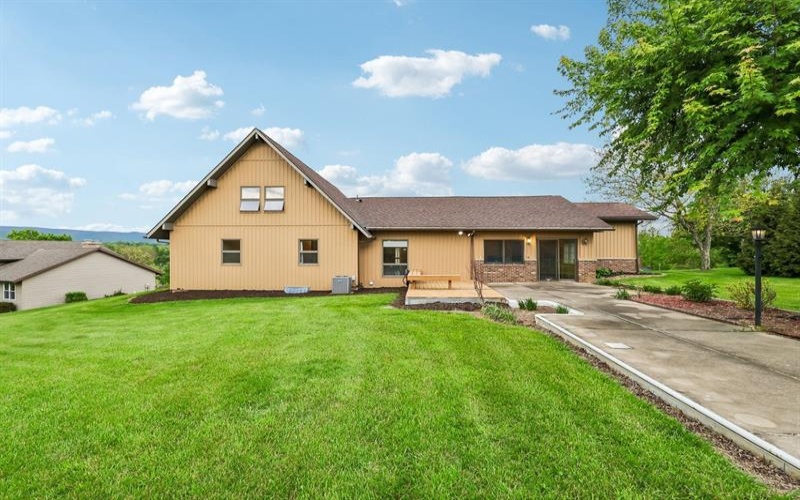 128 Southwood DRIVE, Uniontown, 15401, 4 Bedrooms Bedrooms, 9 Rooms Rooms,3 BathroomsBathrooms,Residential,For Sale,Southwood,1753868