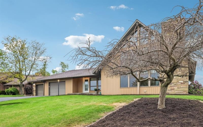 128 Southwood DRIVE, Uniontown, 15401, 4 Bedrooms Bedrooms, 9 Rooms Rooms,3 BathroomsBathrooms,Residential,For Sale,Southwood,1753868