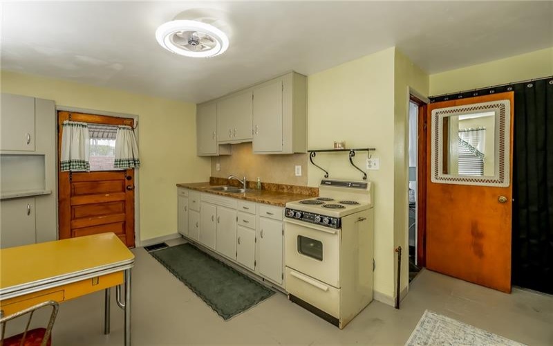 400 1/2 Jackson Ave, Vandergrift, 15690, 2 Bedrooms Bedrooms, ,1 BathroomBathrooms,Residential,For Sale,Jackson Ave,1753881
