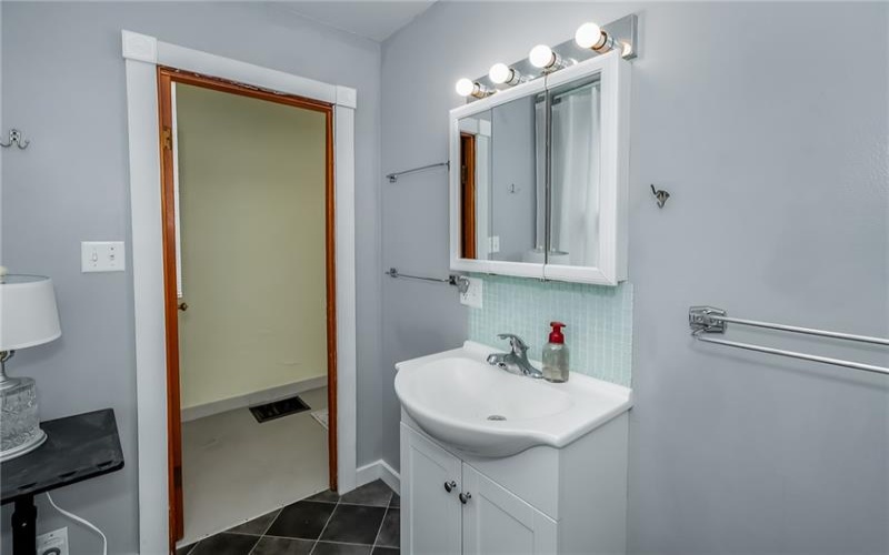 400 1/2 Jackson Ave, Vandergrift, 15690, 2 Bedrooms Bedrooms, ,1 BathroomBathrooms,Residential,For Sale,Jackson Ave,1753881
