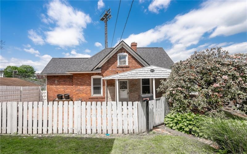 400 1/2 Jackson Ave, Vandergrift, 15690, 2 Bedrooms Bedrooms, ,1 BathroomBathrooms,Residential,For Sale,Jackson Ave,1753881