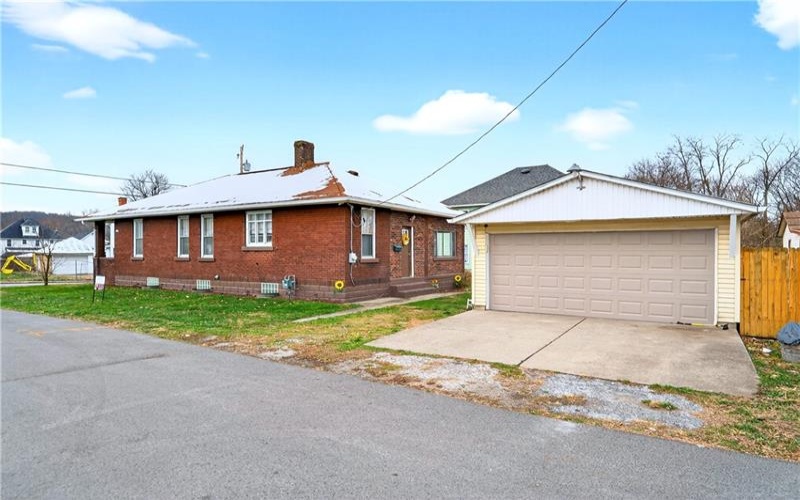 1404 Aetna St, Connellsville, 15425, 2 Bedrooms Bedrooms, ,1.1 BathroomsBathrooms,Residential,For Sale,Aetna St,1741963