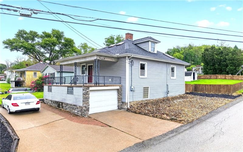 701 Locust St., Greensburg, 15601, 3 Bedrooms Bedrooms, 9 Rooms Rooms,1.1 BathroomsBathrooms,Residential,For Sale,Locust St.,1753901