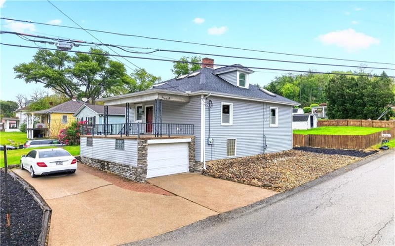 701 Locust St., Greensburg, 15601, 3 Bedrooms Bedrooms, 9 Rooms Rooms,1.1 BathroomsBathrooms,Residential,For Sale,Locust St.,1753901