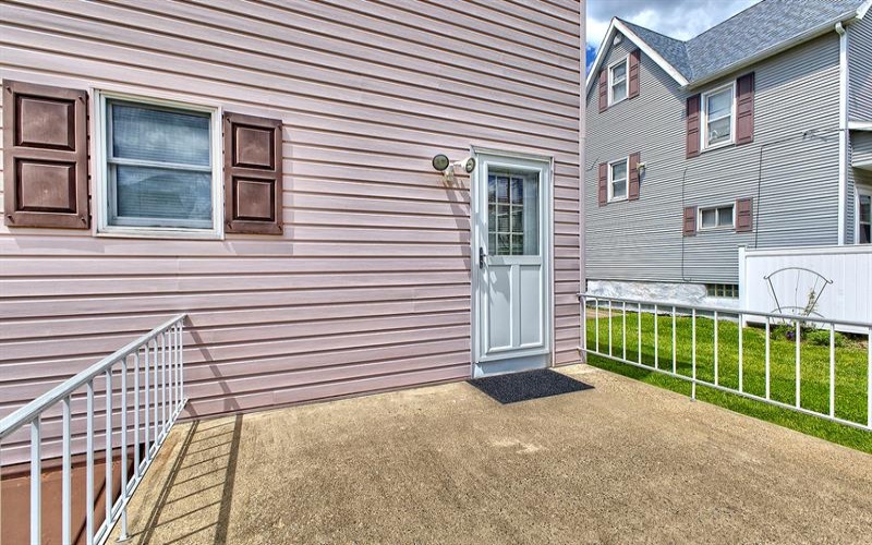 213 Chestnut STREET, Latrobe, 15650, 3 Bedrooms Bedrooms, 5 Rooms Rooms,1 BathroomBathrooms,Residential,For Sale,Chestnut,1753928