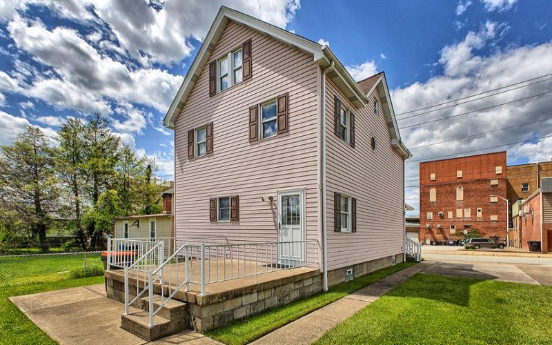 213 Chestnut STREET, Latrobe, 15650, 3 Bedrooms Bedrooms, 5 Rooms Rooms,1 BathroomBathrooms,Residential,For Sale,Chestnut,1753928