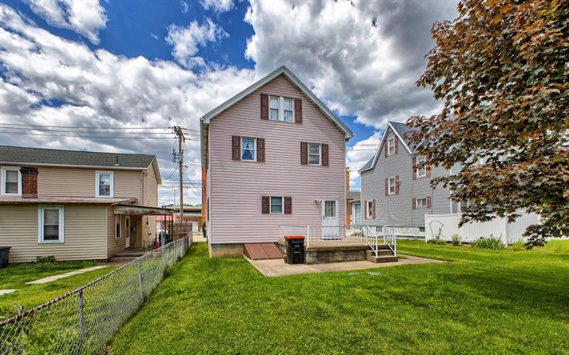 213 Chestnut STREET, Latrobe, 15650, 3 Bedrooms Bedrooms, 5 Rooms Rooms,1 BathroomBathrooms,Residential,For Sale,Chestnut,1753928