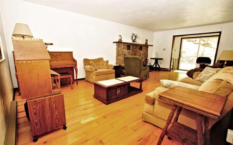 266 Echo Valley ROAD, Jeannette, 15644, 4 Bedrooms Bedrooms, 12 Rooms Rooms,2.1 BathroomsBathrooms,Residential,For Sale,Echo Valley,1754090