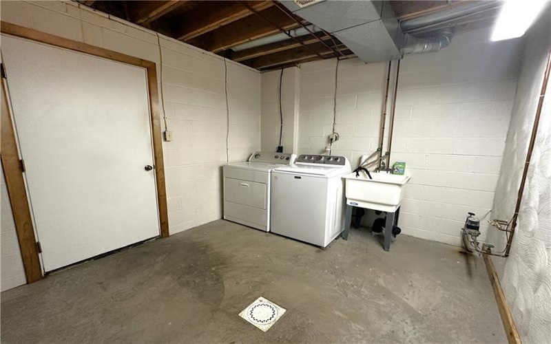 826 Mt Pleasant Road, Greensburg, 15601, 2 Bedrooms Bedrooms, ,1.1 BathroomsBathrooms,Lease,For Rent,Mt Pleasant Road,1753971