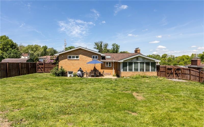 103 Manchester Dr, Irwin, 15642, 3 Bedrooms Bedrooms, 7 Rooms Rooms,2 BathroomsBathrooms,Residential,For Sale,Manchester Dr,1753789