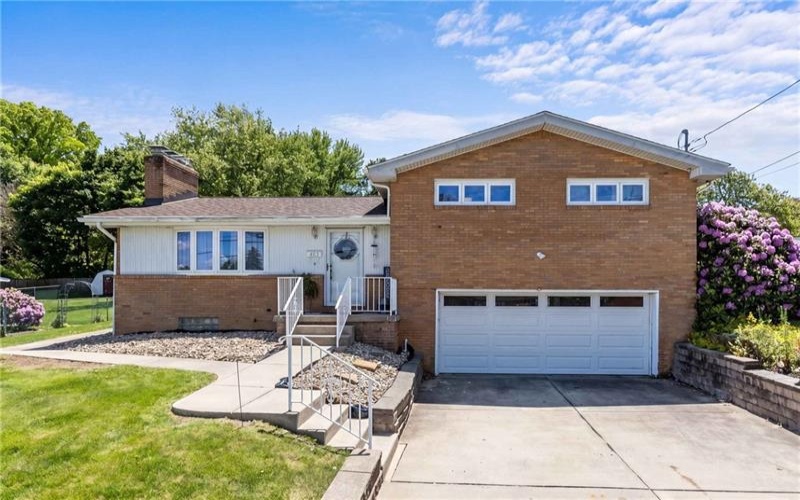 103 Manchester Dr, Irwin, 15642, 3 Bedrooms Bedrooms, 7 Rooms Rooms,2 BathroomsBathrooms,Residential,For Sale,Manchester Dr,1753789