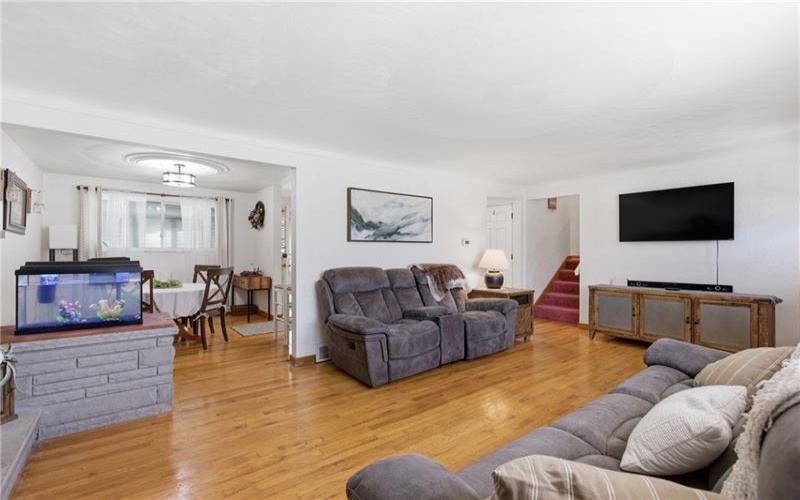 103 Manchester Dr, Irwin, 15642, 3 Bedrooms Bedrooms, 7 Rooms Rooms,2 BathroomsBathrooms,Residential,For Sale,Manchester Dr,1753789