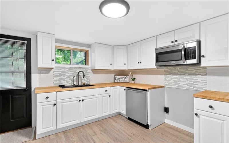 154 Ashbaugh Road, Jeannette, 15644, 3 Bedrooms Bedrooms, 7 Rooms Rooms,1 BathroomBathrooms,Residential,For Sale,Ashbaugh Road,1754095