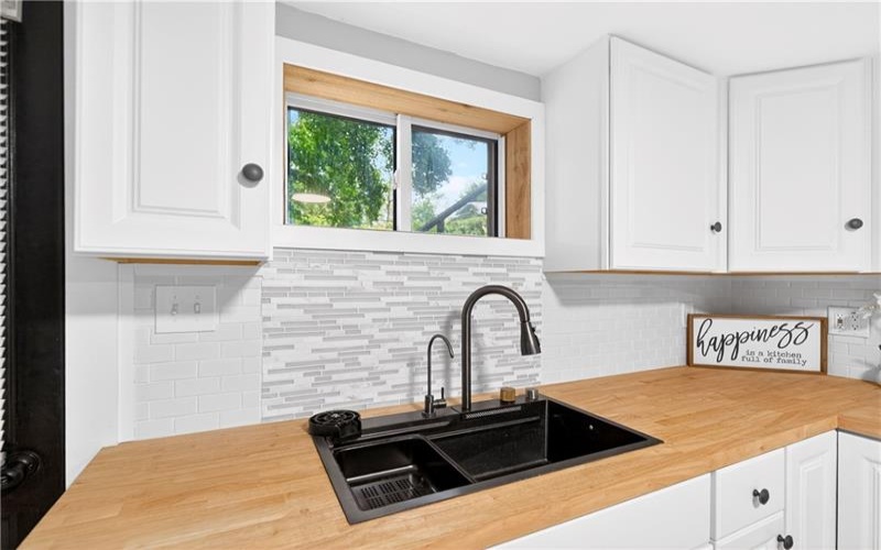 154 Ashbaugh Road, Jeannette, 15644, 3 Bedrooms Bedrooms, 7 Rooms Rooms,1 BathroomBathrooms,Residential,For Sale,Ashbaugh Road,1754095